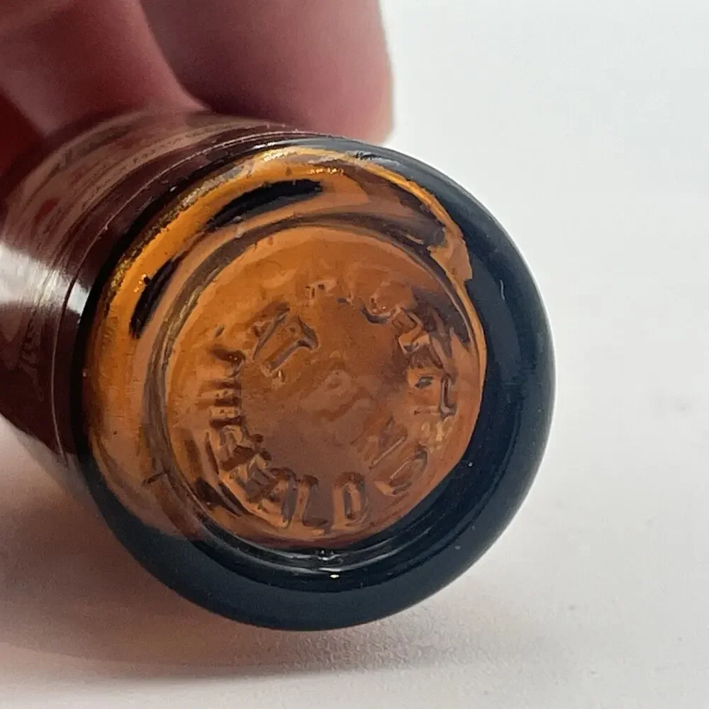 Falstaff Mini Salt & Pepper Shaker Beer Bottles - Miniature 4
